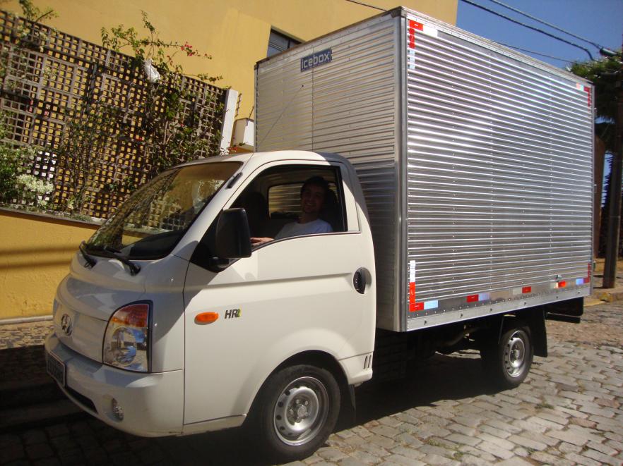 Caminhão da operação de coleta em 2012, no início da rota em condomínios